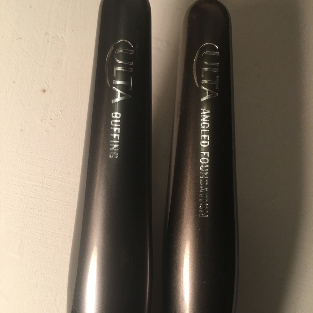 Ulta angled foundation & buffing brush - Picture 3 of 3